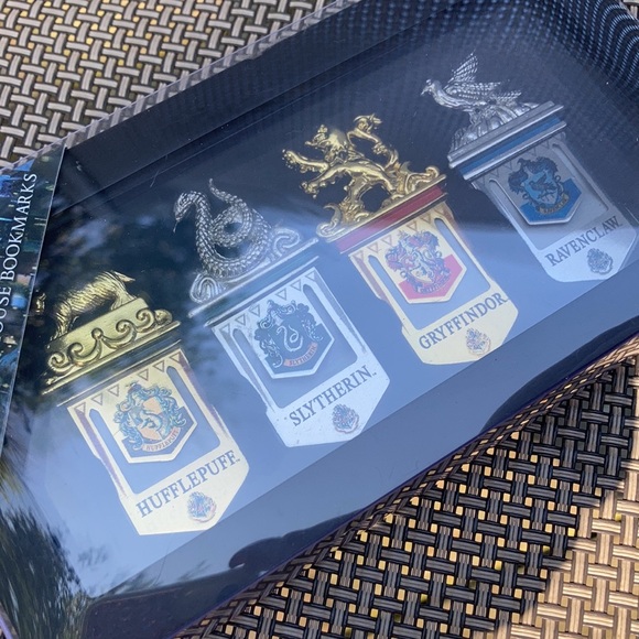 ⚜️Harry Potter 4 Pack of House Crest Bookmarks! - Picture 6 of 6